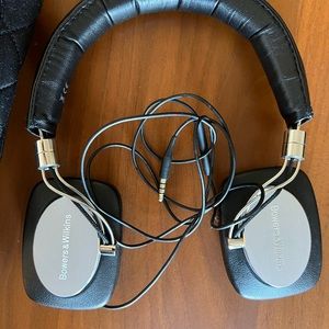 Bowers & Wilkins P5 Wired Headphones Black and Silver Leather Headband.